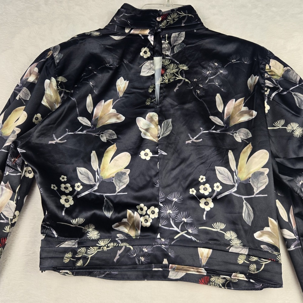 GUESS Women's Black Cream Floral Crop Blouse Size Medium Long Sleeve Satin‎ - Picture 7 of 11
